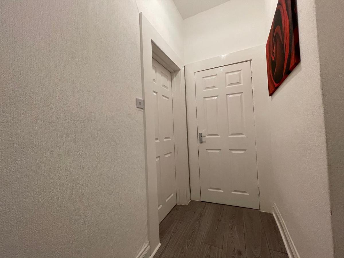Hla Holytown Leilighet Mossend Eksteriør bilde